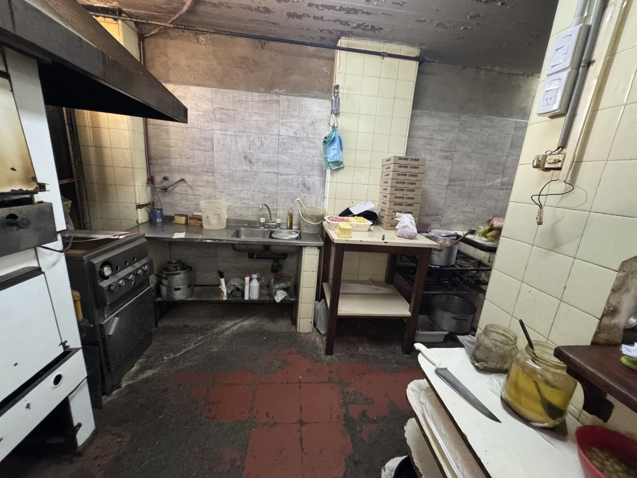 Venta 3 locales en block 100 m2 sobre Av. Soldado de la Frontera - Lugano IyII Edif 24