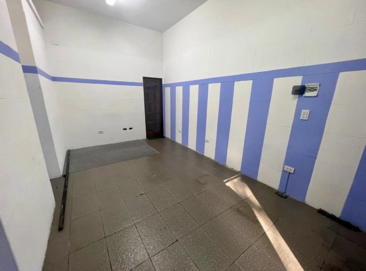 Venta local sobre avenida en zona comercial - Parque Avellaneda