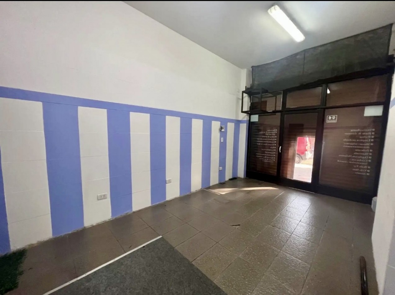 Venta local sobre avenida en zona comercial - Parque Avellaneda