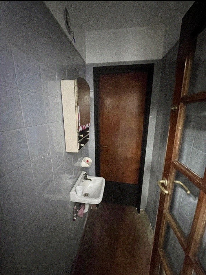 Venta local sobre avenida en zona comercial - Parque Avellaneda