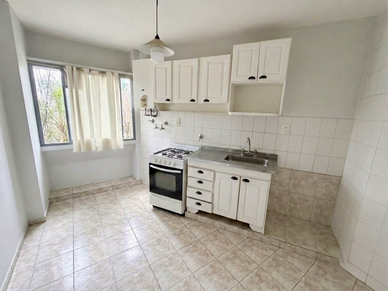 Alquiler Departamento 3 ambientes con cocina grande - Lugano IyII Edificio 55