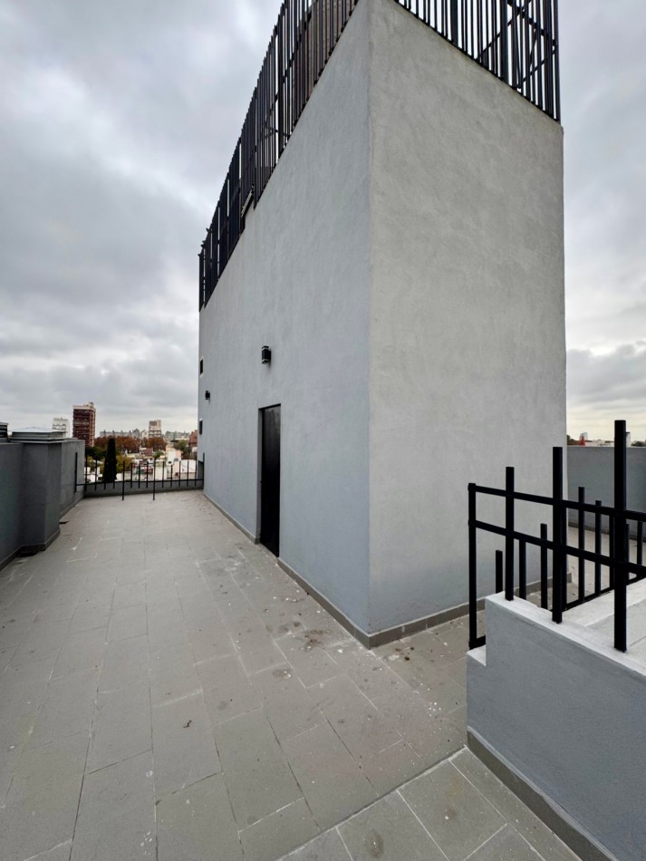 En Venta Departamento de 2 ambientes de categoria con super balcon al frente - Villa Lugano